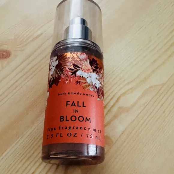 Bath & Body Works Fall in Bloom Fine Fragrance Mist - Orange and Silver - Picture 2 of 4